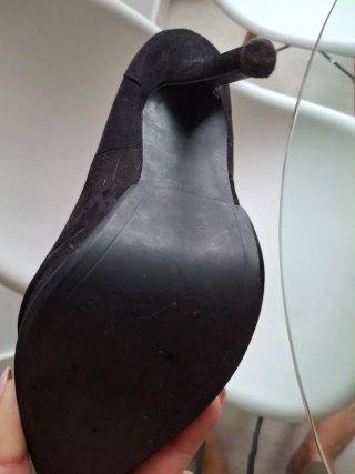 Zapatos de Tacón Negros con Tachuelas