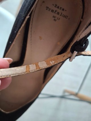 Zapatos de Tacón Negros con Tachuelas