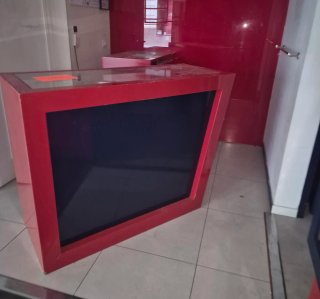 Estanterías rojas para tiendas