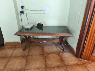 Mesa de centro de madera y cristal