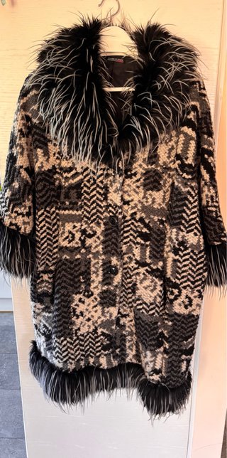 Abrigo Vintage Negro oversize con plumas