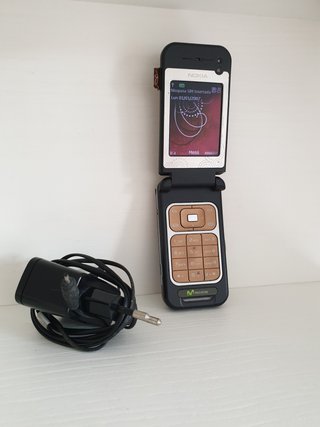 Nokia 7390 Movistar Negro y Dorado