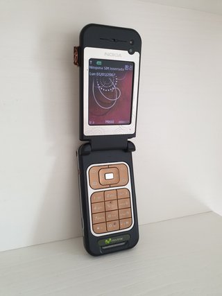 Nokia 7390 Movistar Negro y Dorado