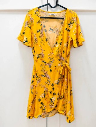 Vestido Corto Kimono Amarillo Pull&Bear
