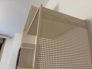 2 Estanterías Dédal de GUBI (Matégot)