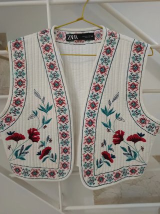 Chaleco Zara Blanco con Bordados