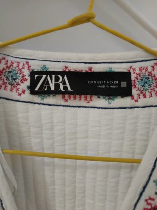 Chaleco Zara Blanco con Bordados