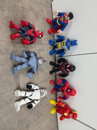 Lote de 26 Figuras de Superhéroes