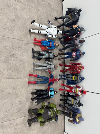 Lote de 26 Figuras de Superhéroes