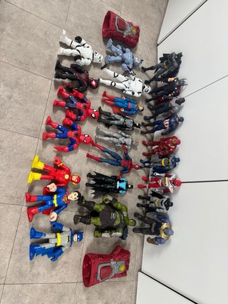 Lote de 26 Figuras de Superhéroes