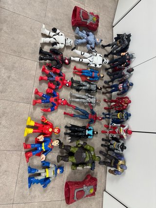 Lote de 26 Figuras de Superhéroes