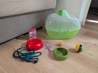 Transportín y accesorios para conejo