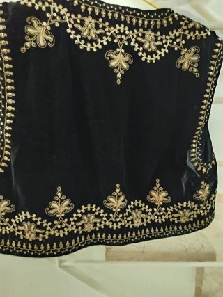 Chaleco Zara Terciopelo Negro Bordado