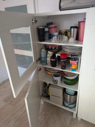 Mueble de cocina blanco. Conjunto de dos unidades