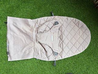 Hamaca BabyBjörn con 2 fundas y juguete