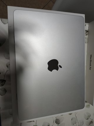 MacBook Air M2 (Pantalla Rota)
