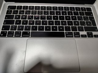 MacBook Air M2 (Pantalla Rota)