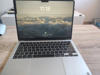 MacBook Air M2 (Pantalla Rota)