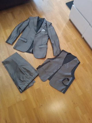 Traje gris para niño