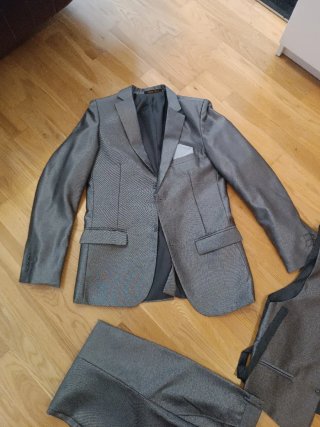 Traje gris para niño
