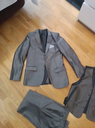 Traje gris para niño