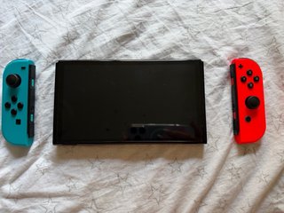 Nintendo Switch + Funda Negra + Cargador