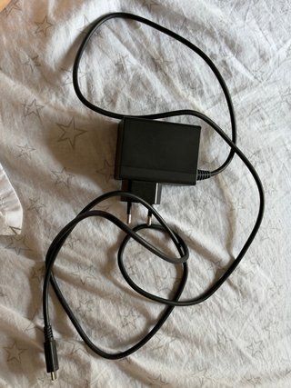 Nintendo Switch + Funda Negra + Cargador