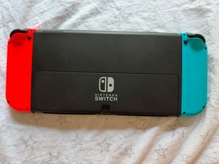 Nintendo Switch + Funda Negra + Cargador