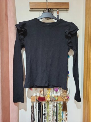Jersey Zara Negro Volantes Hombros
