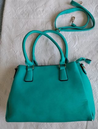 Borsa verde acqua con tracolla