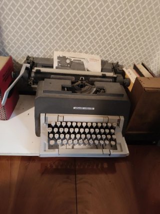 Máquina de escribir Olivetti Linea 98