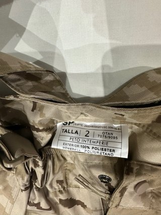 Traje tormenta árido militar
