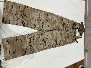 Traje tormenta árido militar