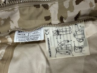 Traje tormenta árido militar