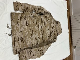 Traje tormenta árido militar