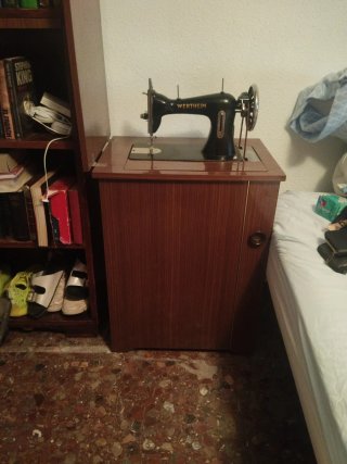 Máquina de coser Wertheim con mueble