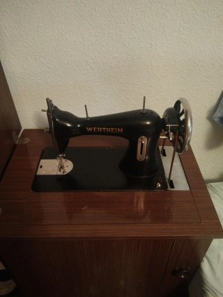 Máquina de coser Wertheim con mueble