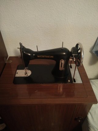 Máquina de coser Wertheim con mueble