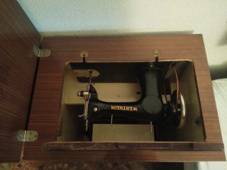 Máquina de coser Wertheim con mueble