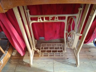 Máquina de coser Alfa antigua