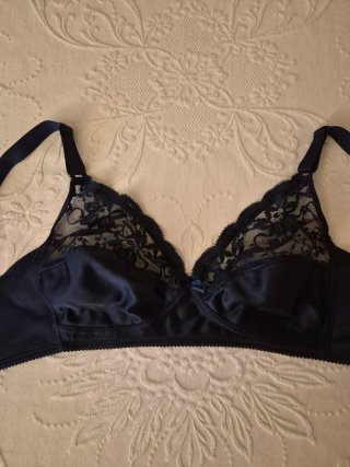Reggiseno in pizzo e raso blu