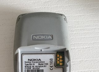 Teléfono Móvil Nokia 1100 Negro y Dorado
