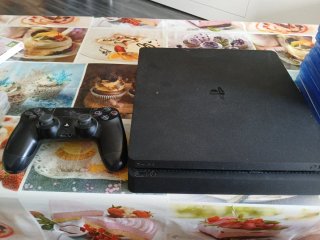 PlayStation 4 (PS4) con mando