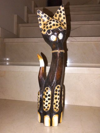 Figura de Gato de Madera Tallada