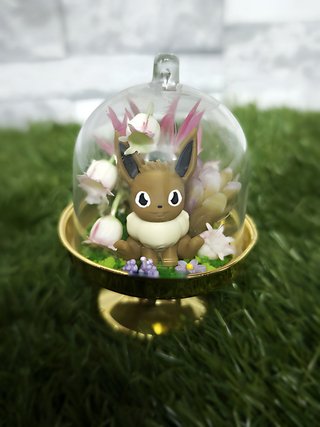 Cúpula terrario Eevee Pokémon · mini diorama
