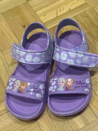 Sandalias Frozen Niña Moradas talla 30