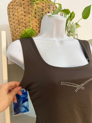 Top marrón chocolate tipo licra Y2K 2000 strass