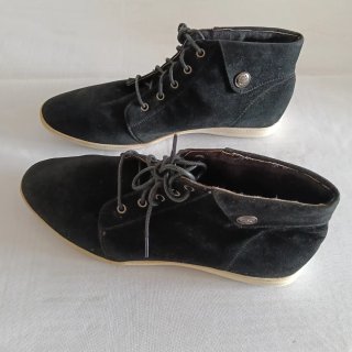 Botines Negros con Cordones
