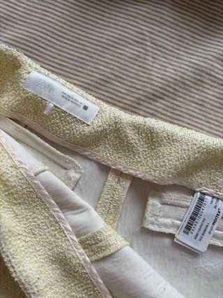 Shorts Zara de tweed color crema y amarillo claro