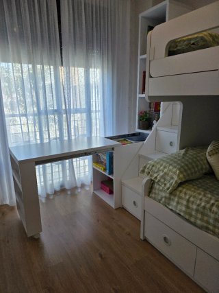 Literas,escalera de cajones, escritorio y estanter